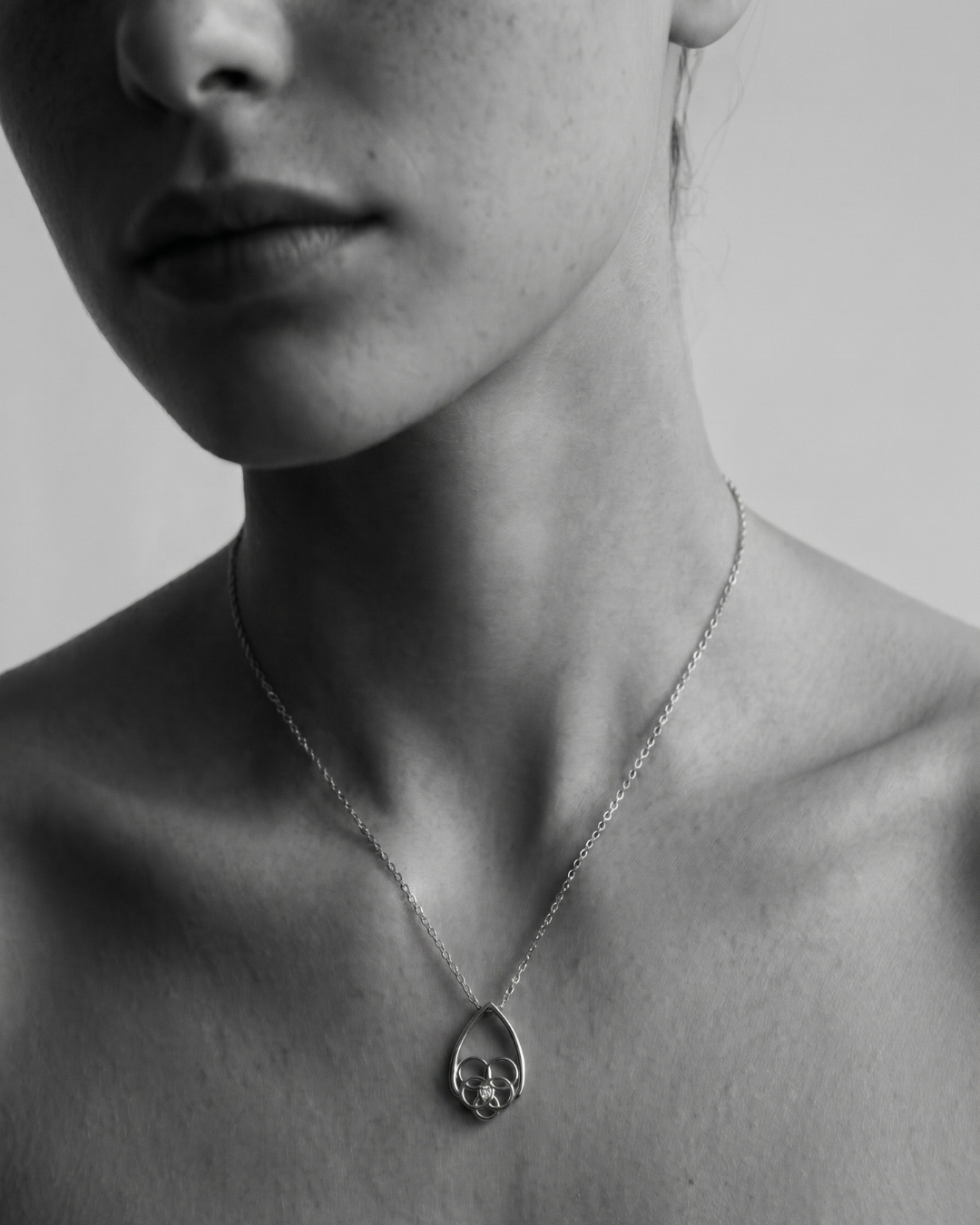 One Diamond Hamsa Small